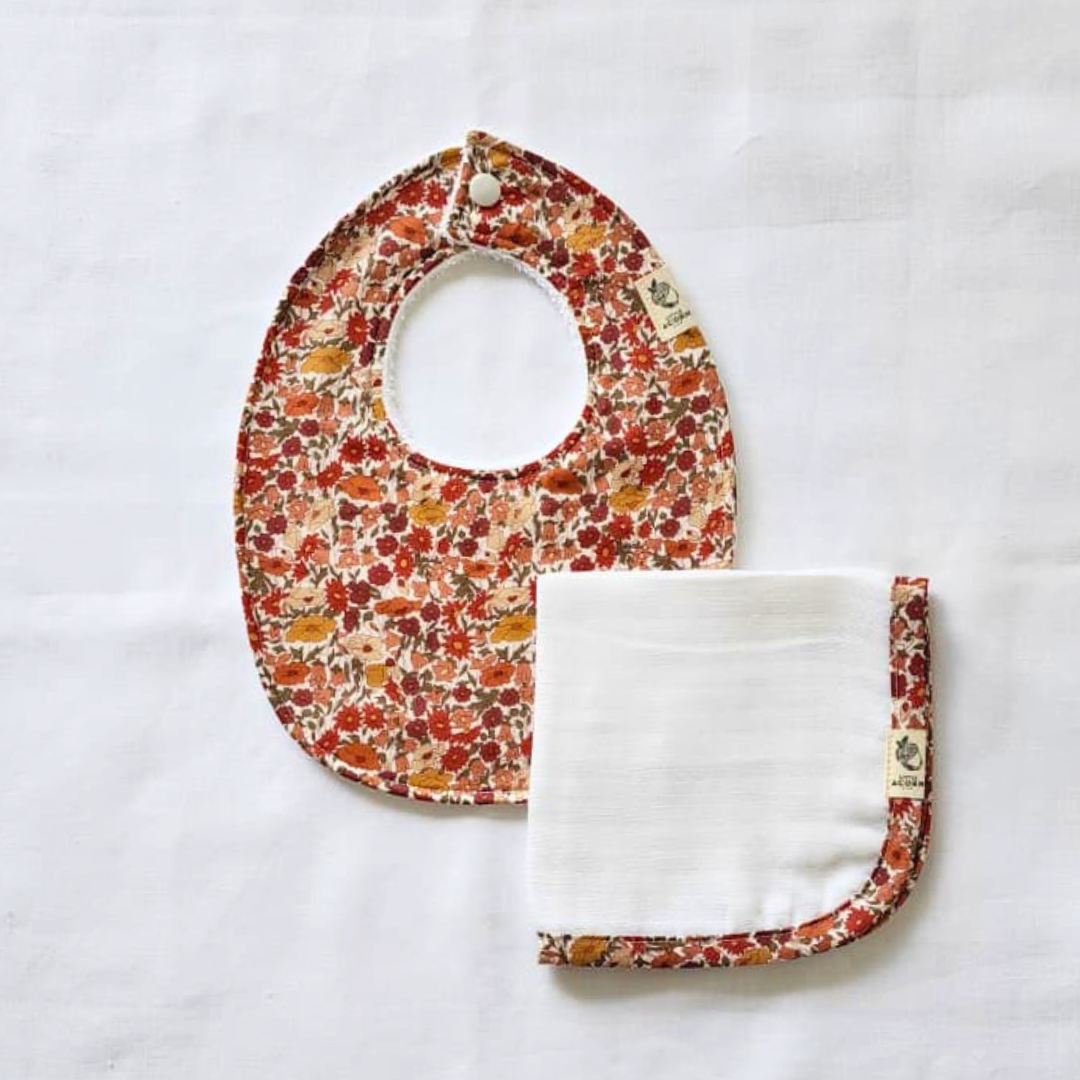 Little Acorn Bib & Muslin Gift Set