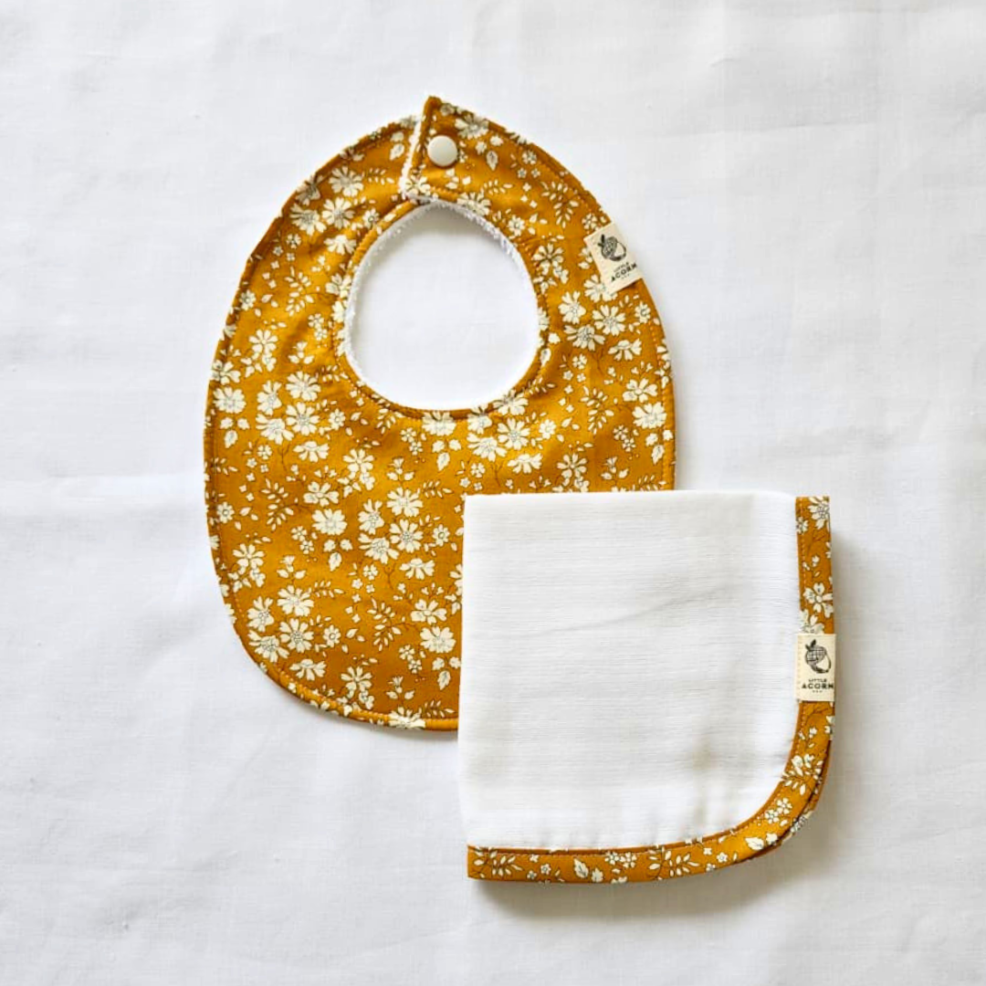 Little Acorn Bib & Muslin Gift Set